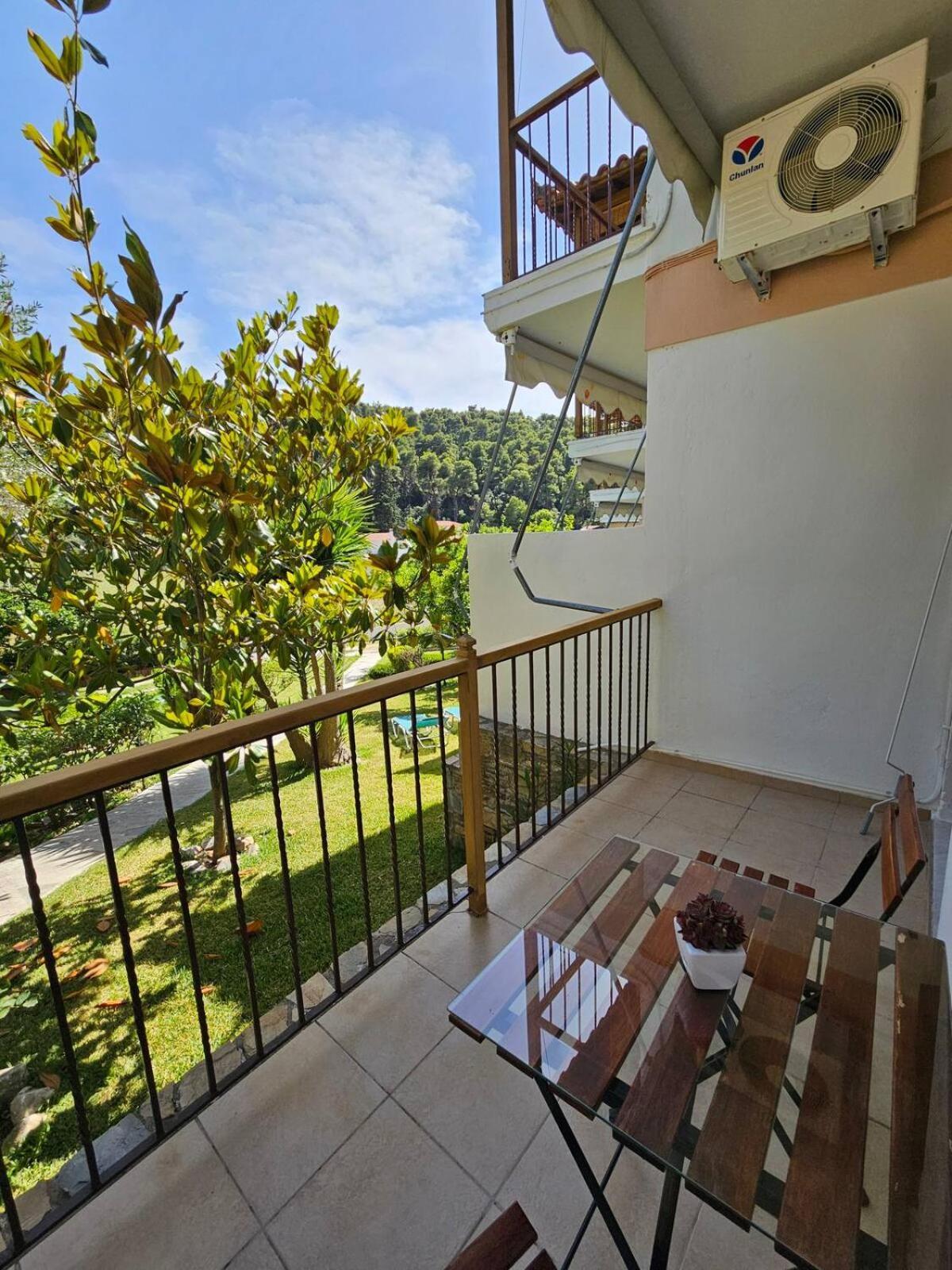The Pine Trees Aparthotel Agnontas Exterior photo